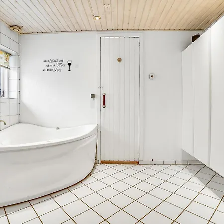 Nedlagt Landbrug Med 3 Lejlighed *